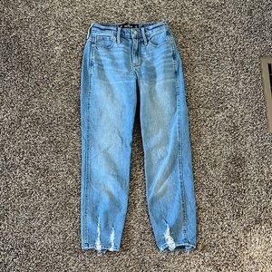 HOLLISTER Mom Jeans For Sale. Super cute edgy, vintage style!